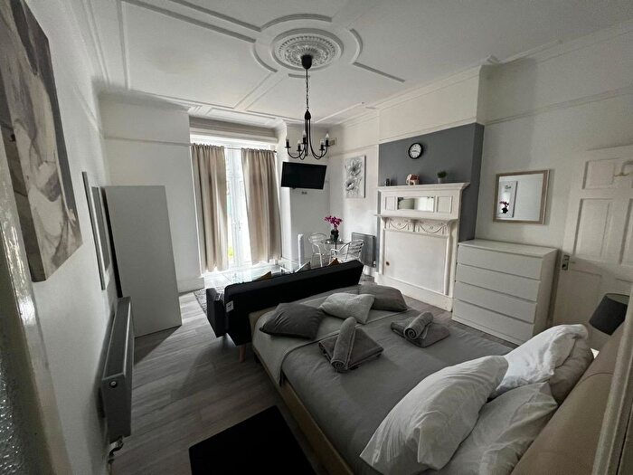 1 Bedroom Flat To Rent In Norbury Court Road, London, SW16