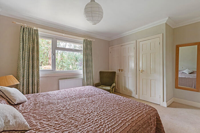 3 Bedroom Detached House For Sale In Roseneath Drive, Chiddingfold, GU8