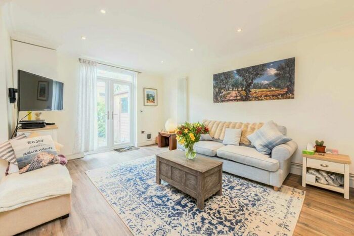 1 Bedroom Flat To Rent In Ravenslea Road, Balham, SW12