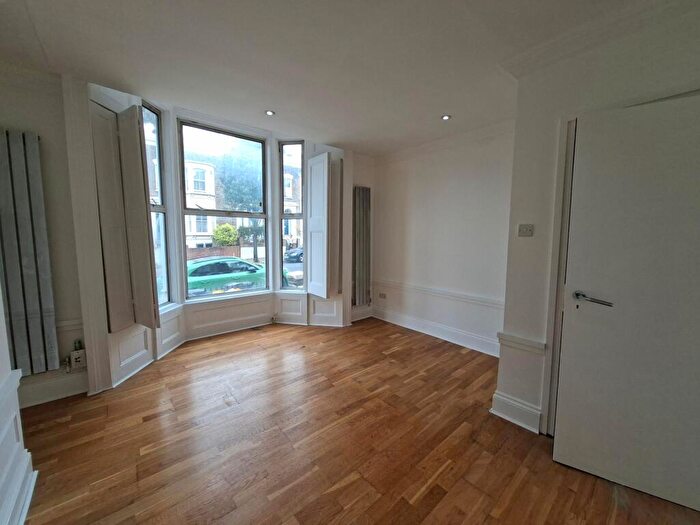 2 Bedroom Apartment To Rent In Powerscroft Road, London, E5