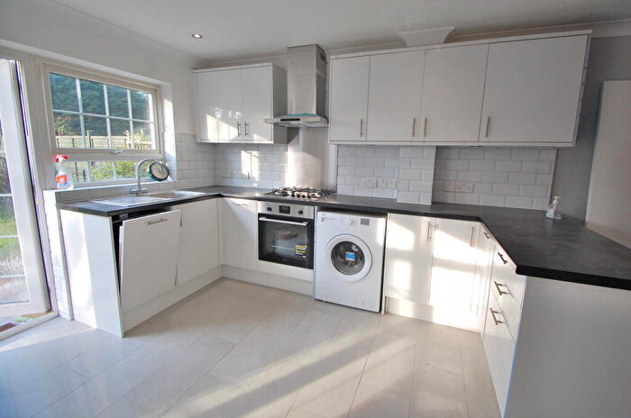 4 Bedroom Detached House To Rent In Goldcrest Way, Purley, Surrey, CR8