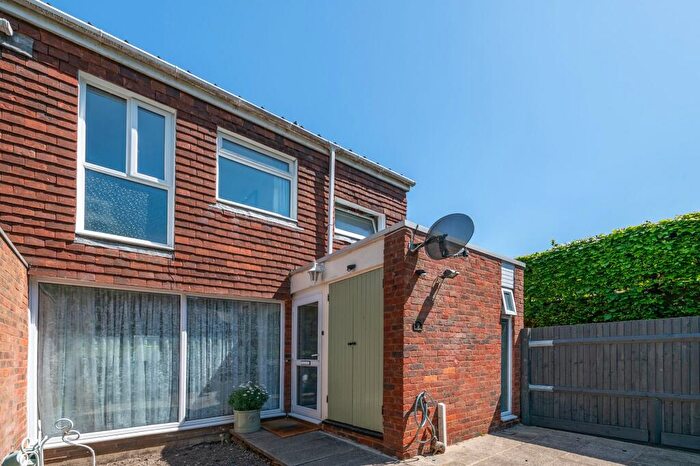 3 Bedroom End Of Terrace House For Sale In Talbot Close, Reigate, RH2