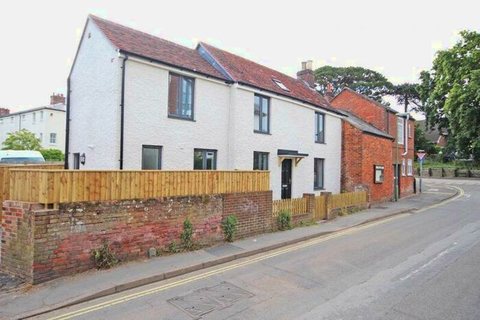 2 Bedroom Semi-Detached House To Rent In Lower Buckland Road, Lymington, SO41