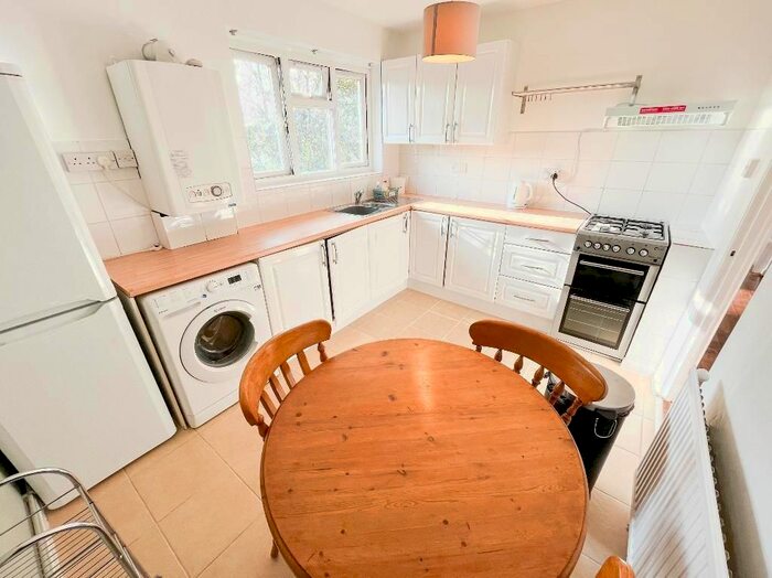 2 Bedroom Flat To Rent In Longberrys Cricklewood Lane, Childs Hill, London, NW2