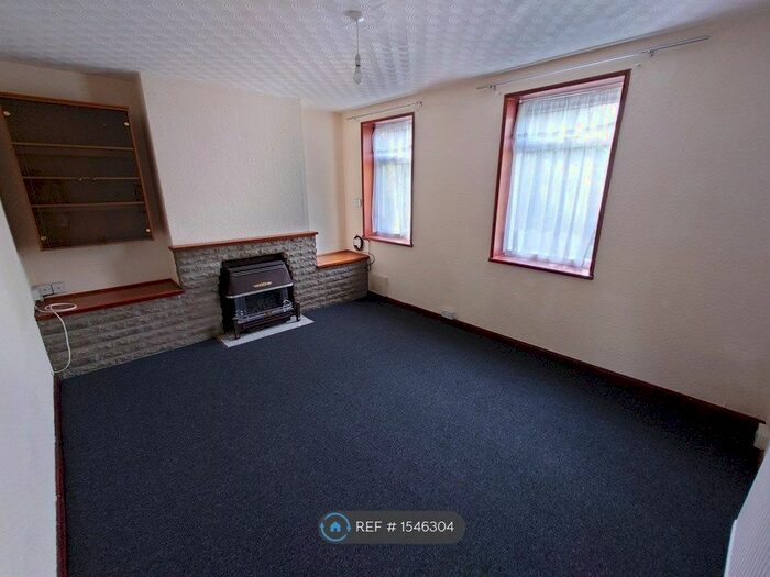 3 Bedroom Semi-Detached House To Rent In Buxton Walk, Bristol, BS7