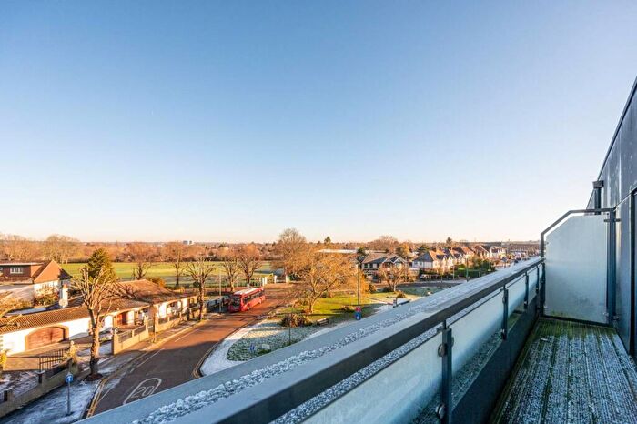 2 Bedroom Flat For Sale In Ewell Road, Tolworth, Surbiton, KT6
