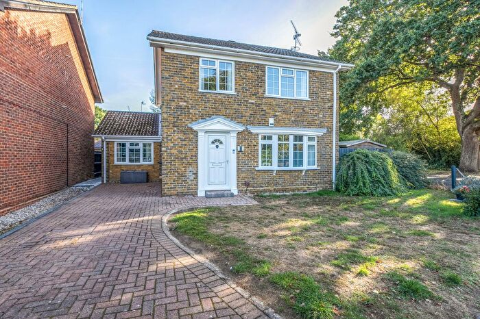 4 Bedroom Detached House For Sale In Heenan Close, Frimley Green, Camberley, GU16