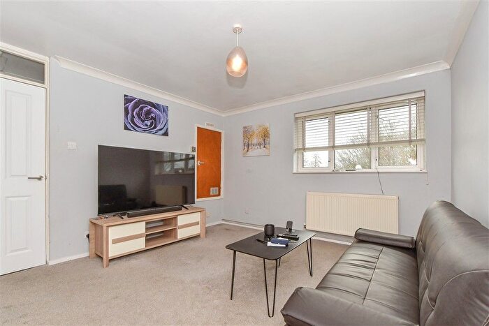 1 Bedroom Maisonette For Sale In Ealham Close, Willesborough, Ashford, Kent, TN24