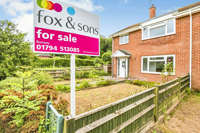 3 Bedroom Semi-Detached House For Sale In Mill Rise, Dunbridge, Romsey, SO51