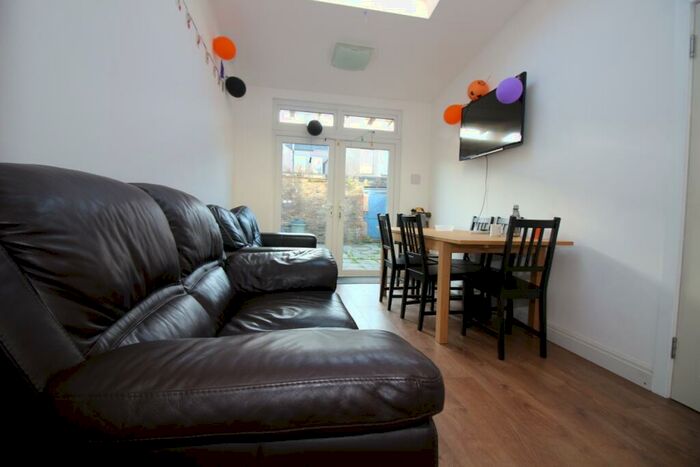6 Bedroom Terraced House To Rent In Cwmdare Street, Cathays, CF24