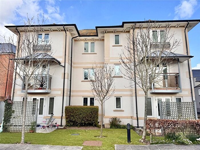 2 Bedroom Flat For Sale In Eastern Road, Lymington, Hampshire, SO41
