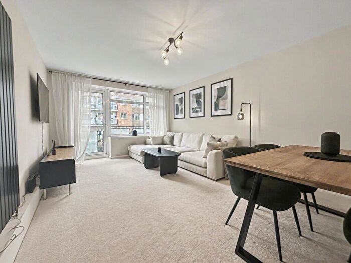 2 Bedroom Flat For Sale In Westbrook, Lustrells Vale, Saltdean, BN2