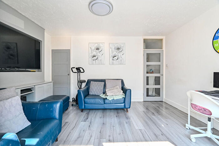 2 Bedroom Maisonette To Rent In Marshfield Street, , Isle Of Dogs, London, E14