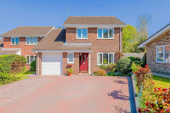 4 Bedroom Detached House For Sale In Highfield Close, Semington, BA14