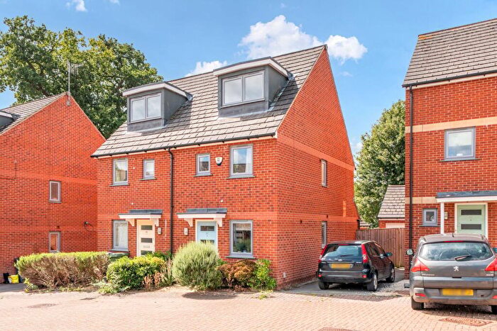 3 Bedroom Semi-Detached House For Sale In Graces Field, Stroud, GL5