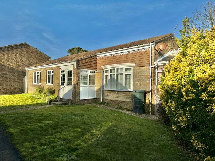 3 Bedroom Bungalow To Rent In Ashley Way, Newport, PO30