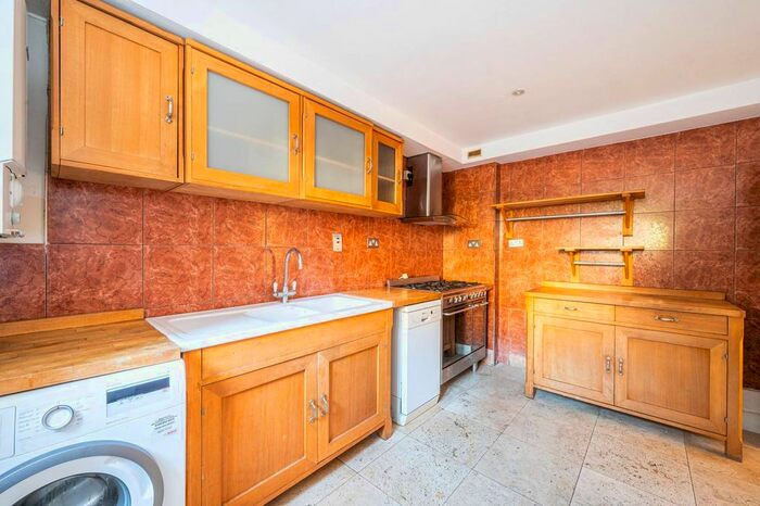 2 Bedroom Flat To Rent In Elizabeth Avenue, Islington, London, N1