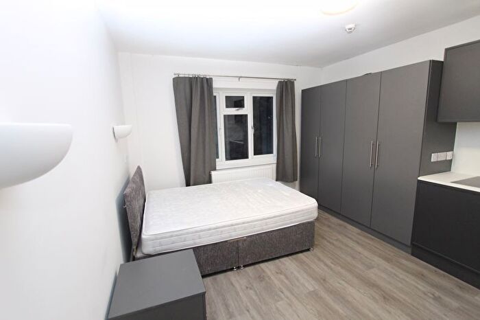1 Bedroom Flat To Rent In Bills Included Mini Studio, Queens Park Parade, NN2