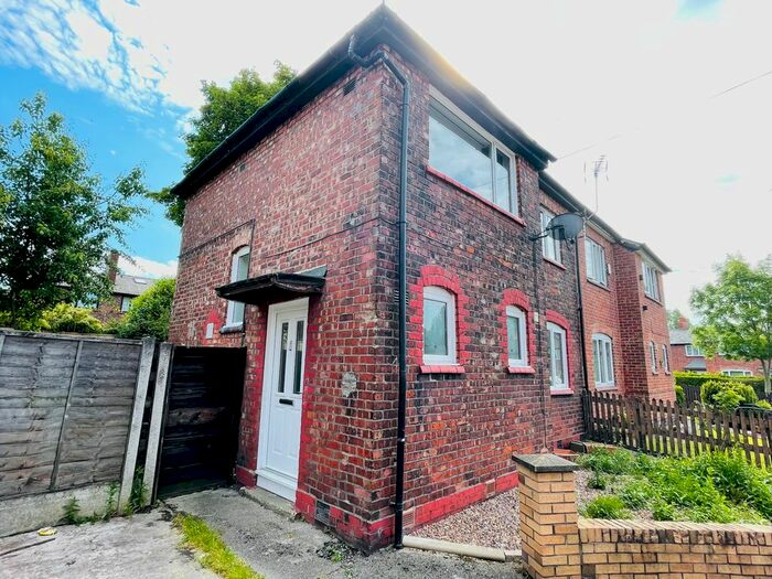 4 Bedroom Semi-Detached House To Rent In Rosehill Avenue, Manchester, M40