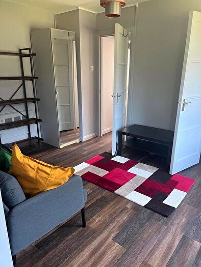 Apartment To Rent In Friern Barnet Lane, Friern Barnet, London, N11