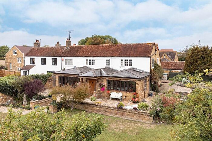 4 Bedroom Semi-Detached House For Sale In Ivinghoe Aston, Buckinghamshire, LU7