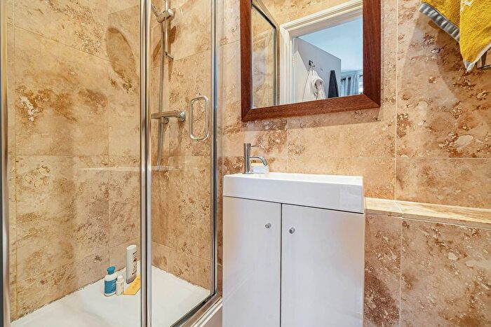 3 Bedroom Flat To Rent In Lower Sloane Street, Chelsea, London, SW1W