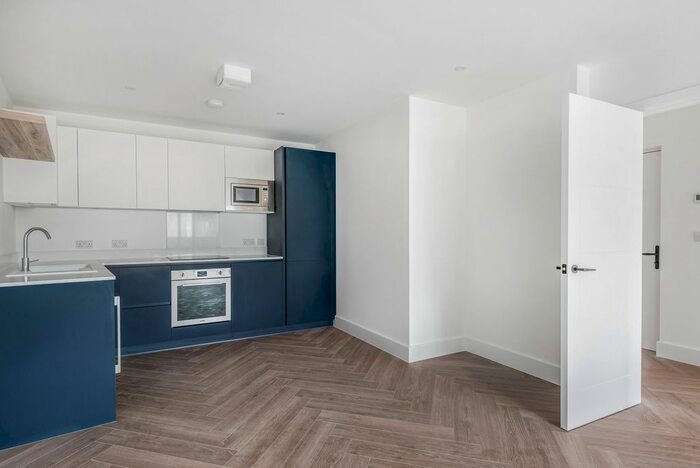 2 Bedroom Flat To Rent In Jenner Close, Sidcup DA14