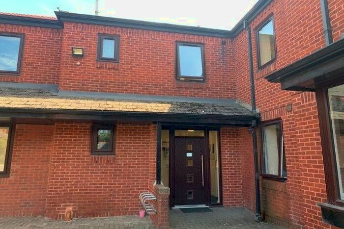 1 Bedroom Flat To Rent In Brunswick Court, Leeds, LS2