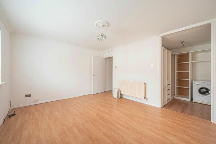 1 Bedroom Flat To Rent In Salisbury Road, High Barnet, Barnet, EN5