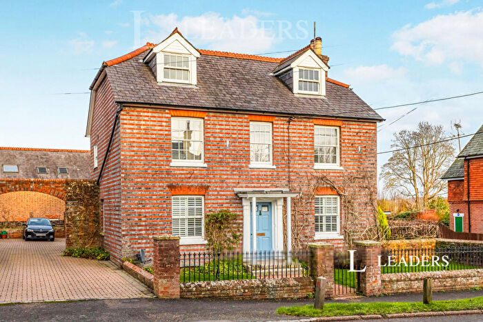 3 Bedroom Flat To Rent In High Street, Newick, Lewes, BN8