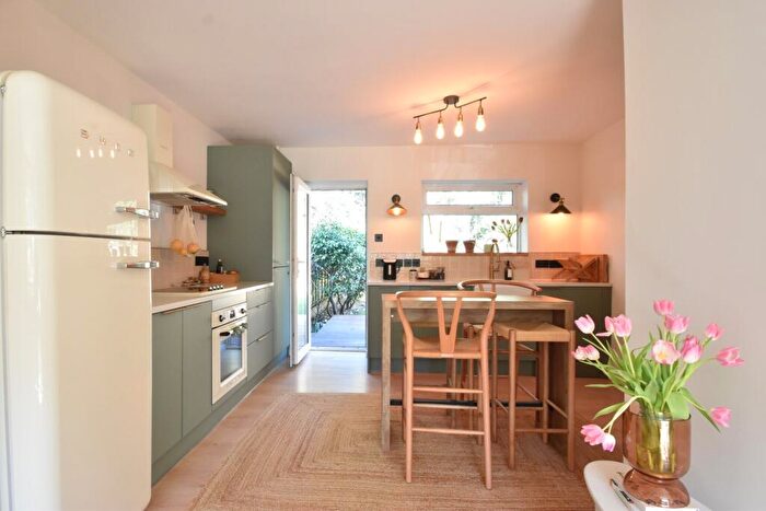 2 Bedroom Maisonette To Rent In Caenwood Close, Weybridge, KT13