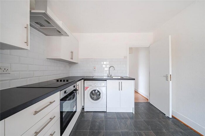 2 Bedroom Flat To Rent In Vale Road, Harringay, London, N4