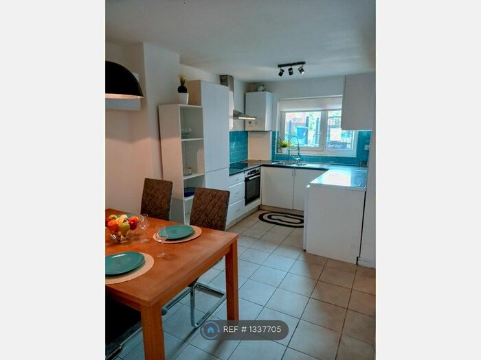 3 Bedroom Flat To Rent In Longland Court, London, E9