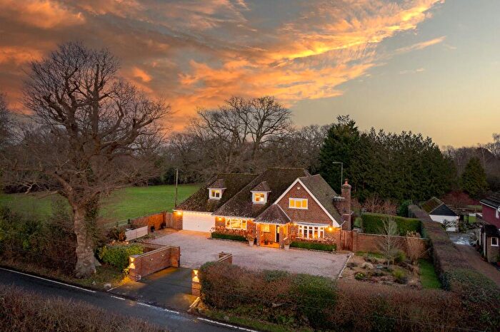 4 Bedroom Detached House For Sale In Brickhouse Lane, Newchapel, RH7