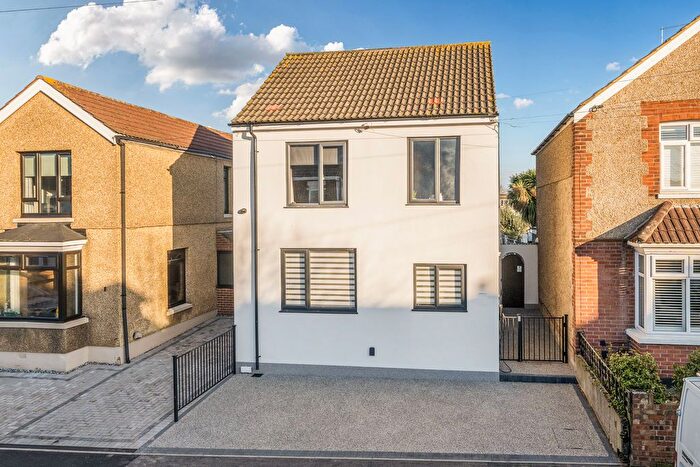 4 Bedroom Detached House For Sale In Grove Road, Gosport, PO12