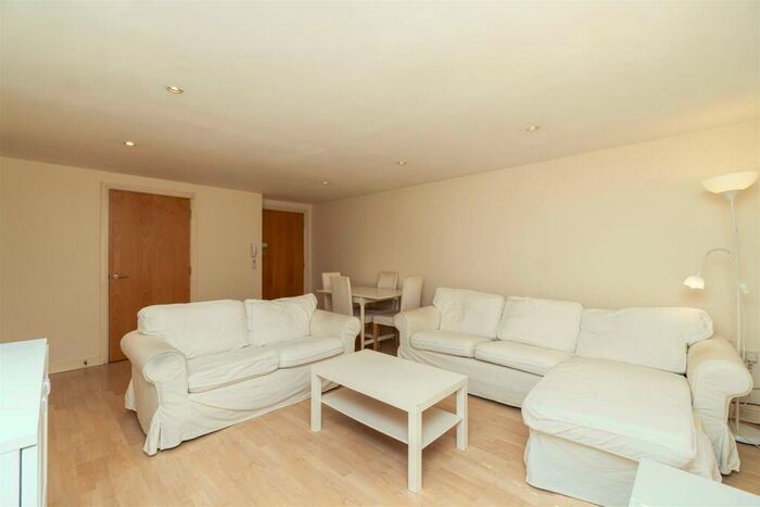 2 Bedroom Flat To Rent In John Repton Gardens, Brentry, Bristol, BS10