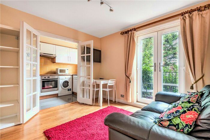 2 Bedroom Flat To Rent In Towergate, Pages Walk, SE1