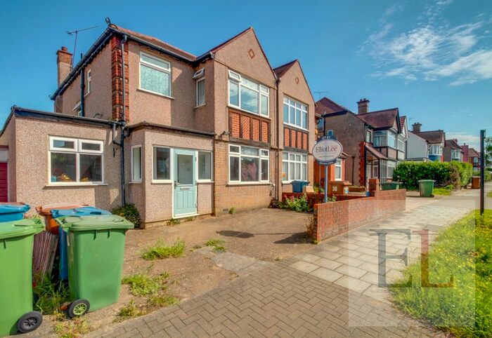 4 Bedroom Semi-Detached House To Rent In Kings Way, Harrow, Greater London, HA1