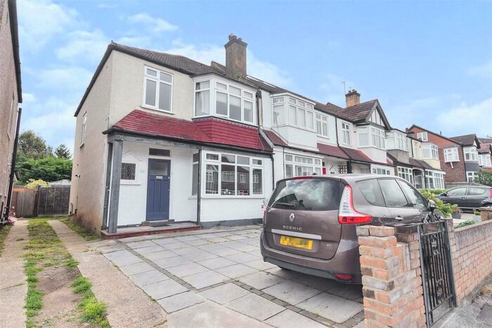 3 Bedroom End Of Terrace House To Rent In Fairway, London, SW20