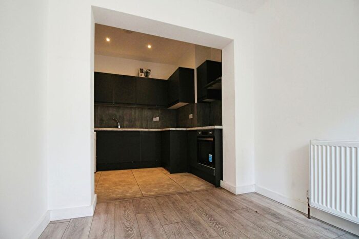 1 Bedroom Flat To Rent In Barrington Road, Manor Park, E12