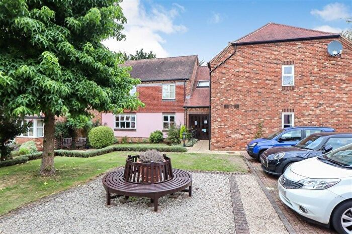 2 Bedroom Flat For Sale In Sun Lane, Harpenden, AL5