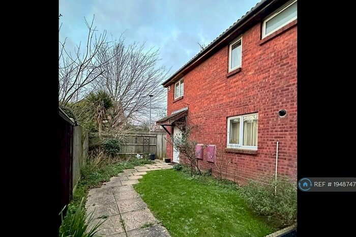 3 Bedroom Semi-Detached House To Rent In Easby Way, Lower Earley, Reading, RG6