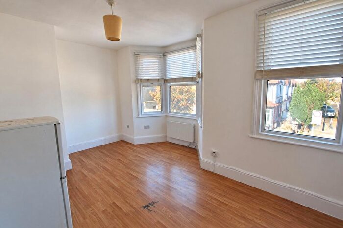 Studio To Rent In Dowsett Road, Tottenham, London, N17