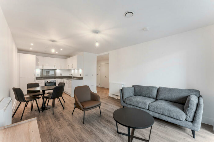 2 Bedroom Apartment To Rent In Fortunes Dock, Canning Town London, E16