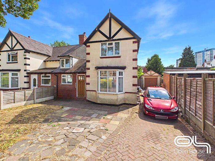 3 Bedroom Semi-Detached House For Sale In Walhouse Road, Walsall, WS1