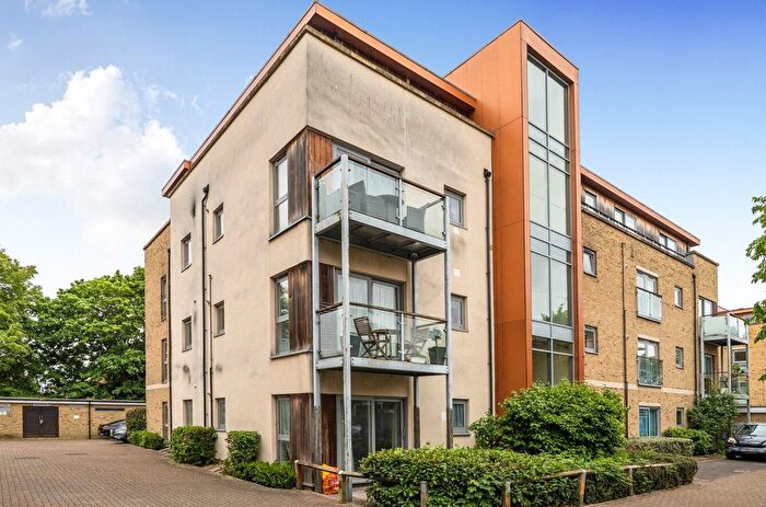 1 Bedroom Flat For Sale In Ironside Court, Southcott Road, Teddington, TW11