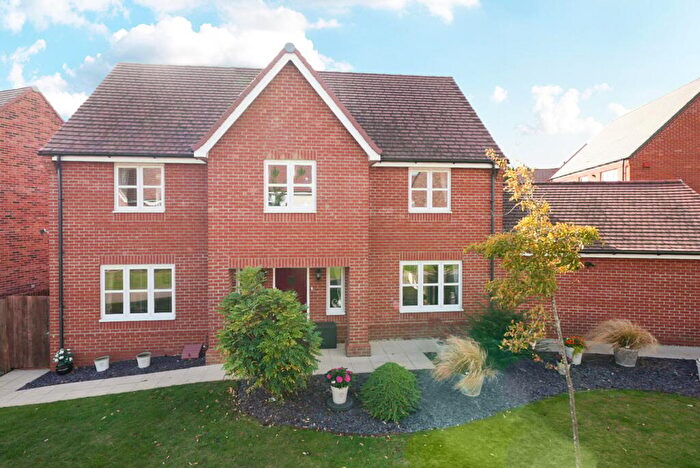 4 Bedroom Detached House For Sale In Saxon Field, Shefford, SG17