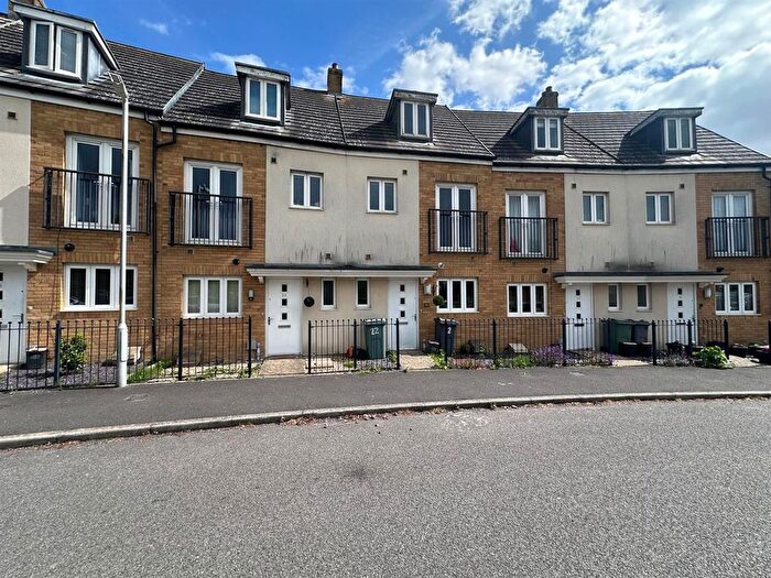 4 Bedroom Property To Rent In Jack Dunbar Place, Ashford, TN23