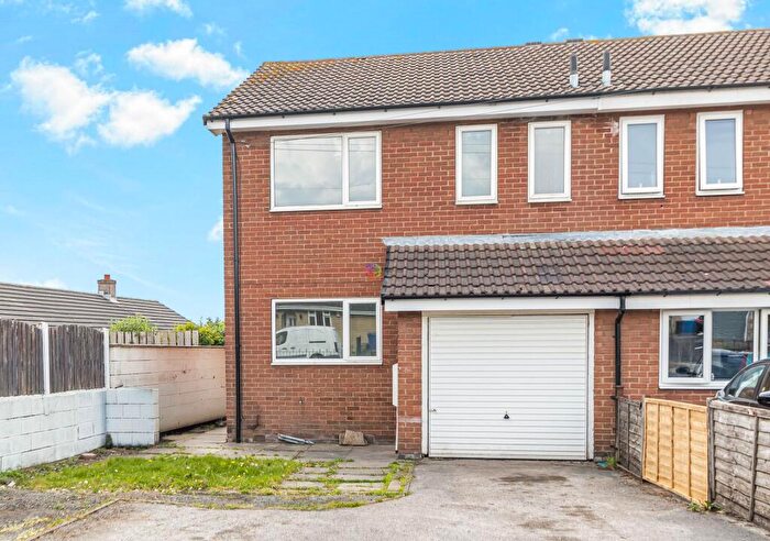 3 Bedroom Semi-Detached House To Rent In Renishaw Road, Mastin Moor, S43