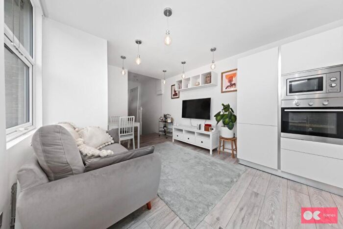 3 Bedroom Flat To Rent In Murchison Road, London, E10